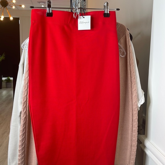 Red brand new skirt - Picture 1 of 1